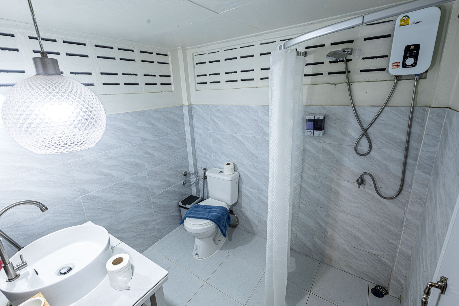 Bungalow-bathrooom-main