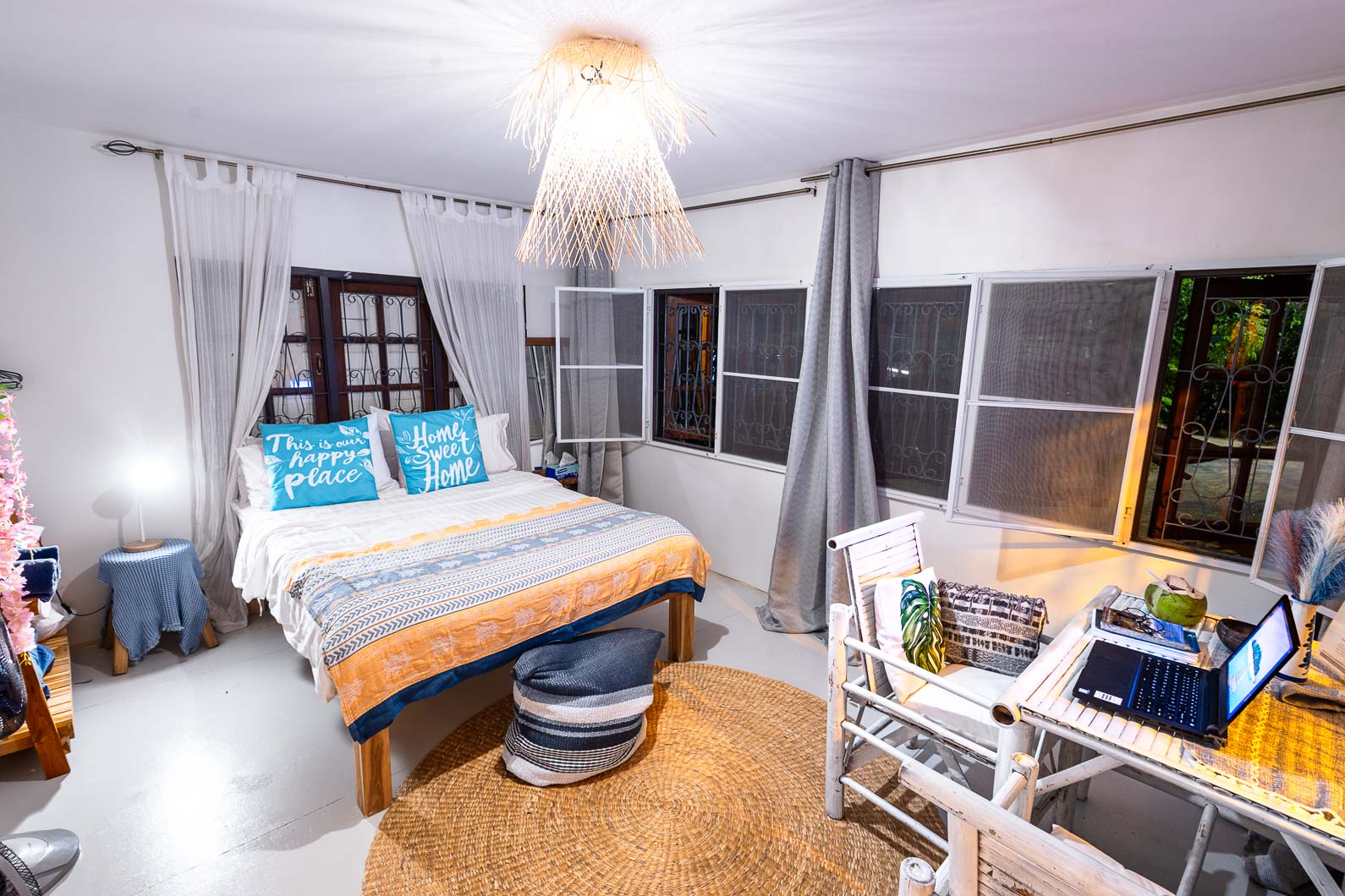 bungalow-bedroom-night-view
