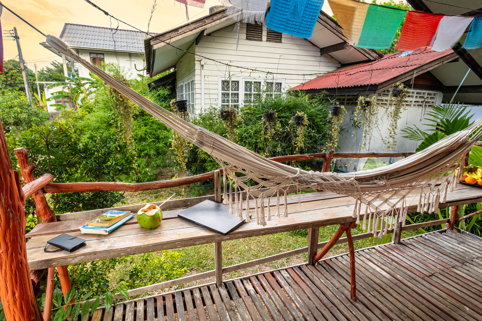 bungalow-porch-stairs-hammock-side-view